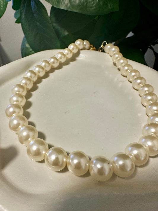 Carol Bolina  | Pearls Necklace